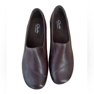 Clarks Bendables Flats Comfort Shoes
Womens 7.5M Brown Slip On Round Toe
Leather